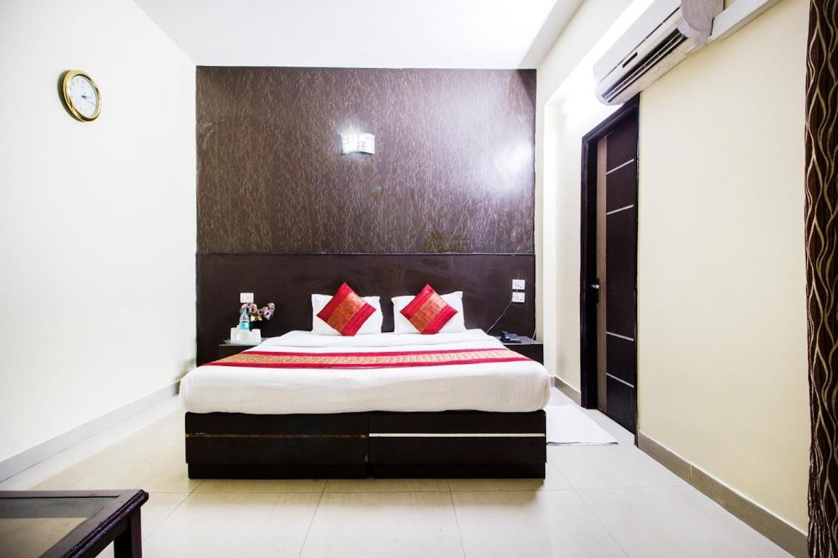 Oyo 9601 Hotel Sunshine Residency Castle Нойда Экстерьер фото